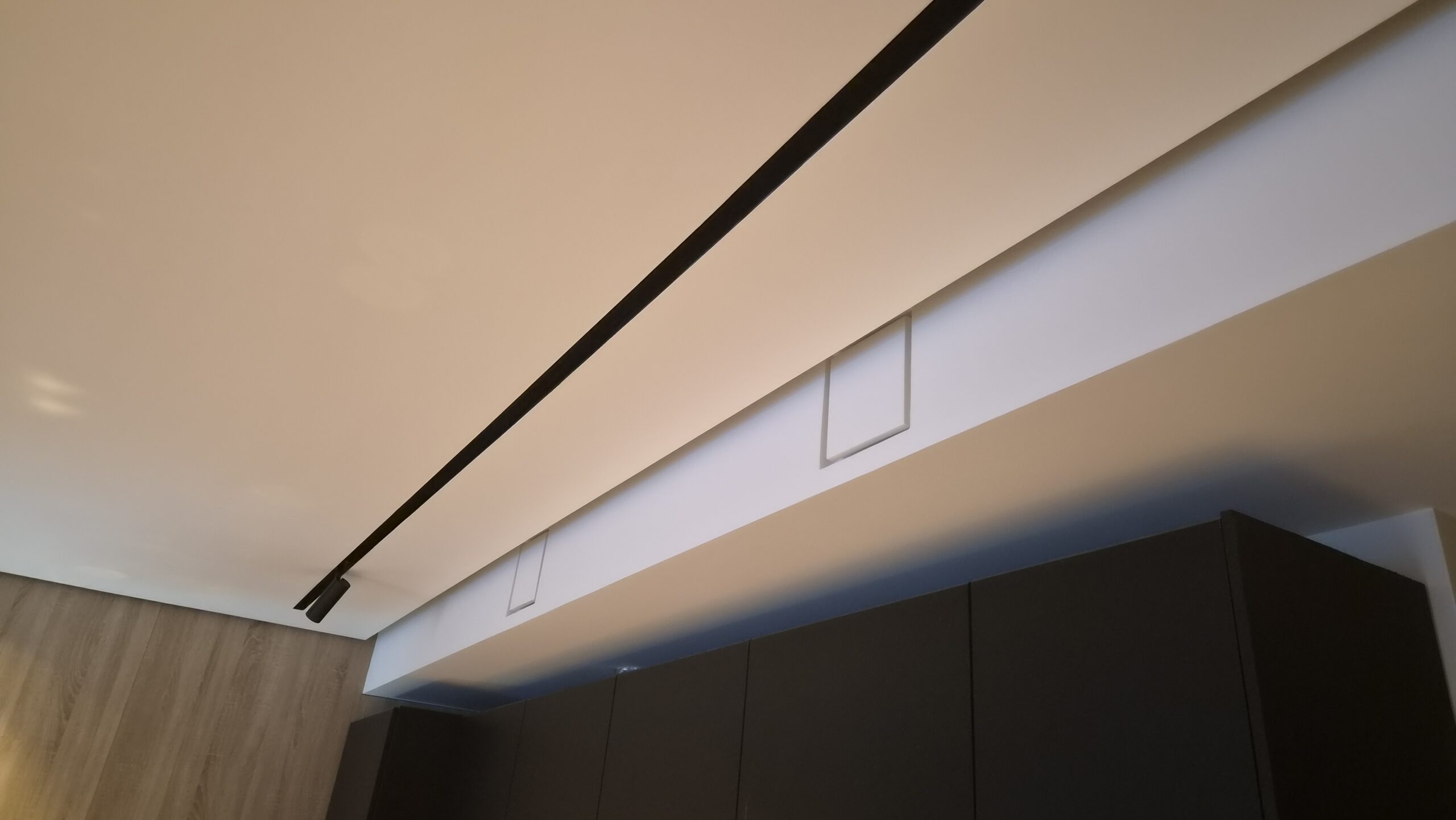 Tallinn, dekoratiivsete ventilatsioonikatete paigaldamine korteris